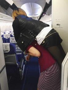 飞机空姐吃瓜事件,揭秘航空服务中的礼仪争议