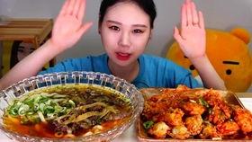 粉丝带瓜妹吃烧烤,粉丝带瓜妹畅享烧烤盛宴