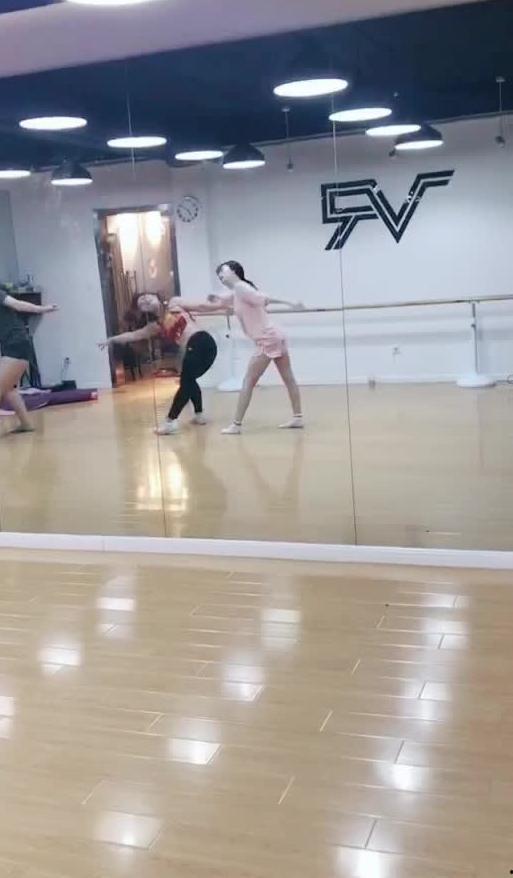 舞蹈比赛吃瓜视频,舞蹈比赛吃瓜视频幕后揭秘